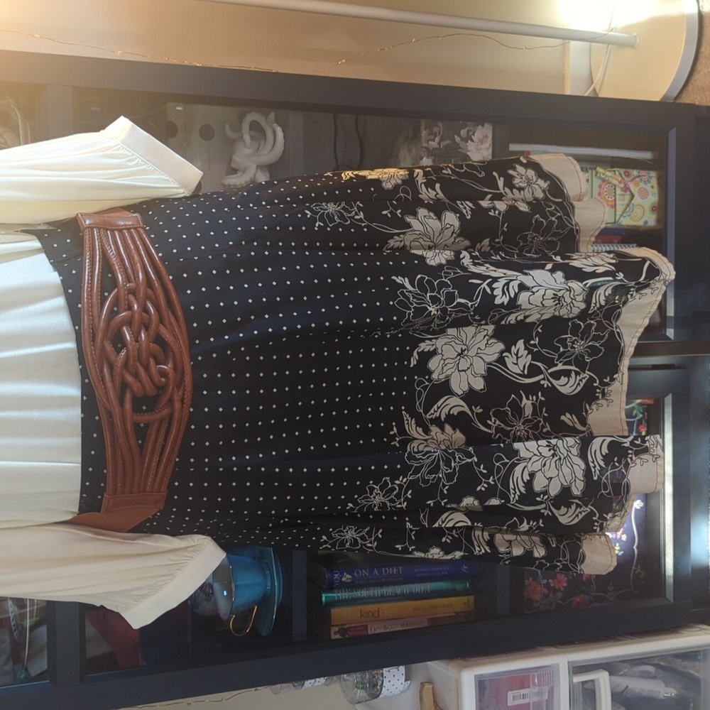 Semi pleated skirt